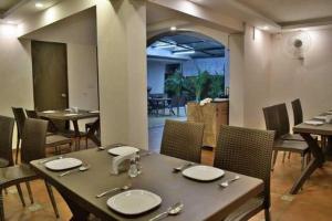 Posezení v ubytování Luxury Aveeno Resort Near Calangute and Baga