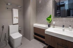 Frank Porter - MBL Royal tesisinde bir banyo