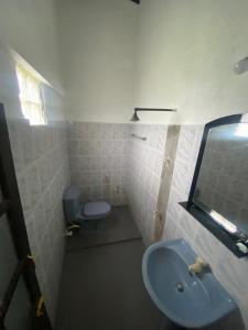 Un baño de Berg House Unawatuna
