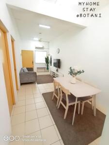 Ένα ή περισσότερα κρεβάτια σε δωμάτιο στο MyHomestay Botani