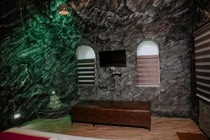 TV a/nebo společenská místnost v ubytování Wildside Wayanad