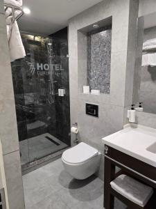 Ванная комната в Ziyorat Luxury Hotel