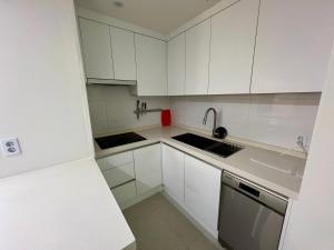 Kuchyň nebo kuchyňský kout v ubytování Hotel Modak Namdaemun
