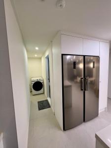 Kuchyň nebo kuchyňský kout v ubytování Hotel Modak Namdaemun