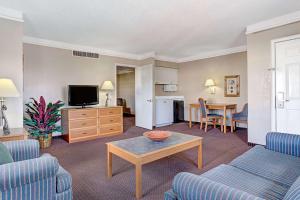 Kuchyň nebo kuchyňský kout v ubytování Days Inn by Wyndham Tucson City Center