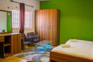 Una cama o camas en una habitación de Byblos Hotel-Sky Osu