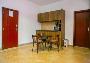 Una cocina o cocineta en Byblos Hotel-Sky Osu 153 fotos más