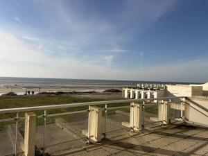 a view of the beach from the balcony of a building at Hardelot Face Mer in Hardelot-Plage