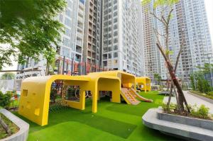 Phú ThúにあるVinhomes Smart City by Emily in Townの高層ビルのある都市の遊び場