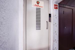 Galeriebild der Unterkunft Super Collection O Sector 5 Sanpada Formerly Opal Comforts in Turambhe
