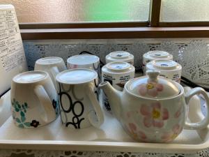Kemudahan buat kopi dan teh di 大阪三姐妹天下茶屋館 Three Sisters Lodge -Tengachaya