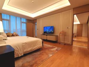 Huangshan Parkview International Hotel的电视和/或娱乐中心