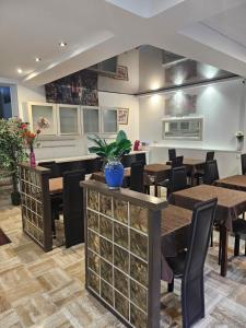 a restaurant with tables and chairs and a bar at VICTORIA Hôtel in Perpignan