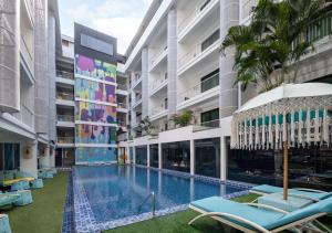 Bazén v ubytování Viva Dash Hotel Seminyak nebo v jeho okolí
