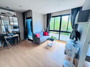 a living room with a blue couch and a desk at The private paradise 2 in North Pattaya