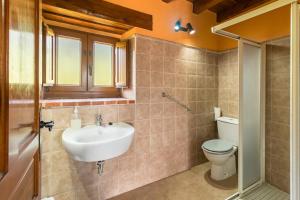 a bathroom with a sink and a toilet at Casa Alba in Bárcena de Cicero +15 photos