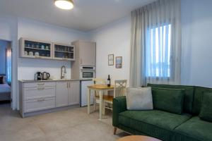 סקנד פלור סוויטה מודרנית מפנקת ברמת הגולן的厨房或小厨房