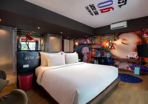 Postel nebo postele na pokoji v ubytování Viva Dash Hotel Seminyak