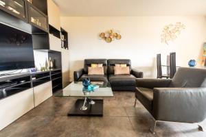 a living room with a couch and a table at Le Syrius in Nice