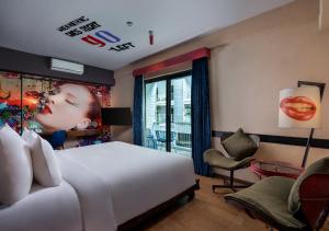 Postel nebo postele na pokoji v ubytování Viva Dash Hotel Seminyak