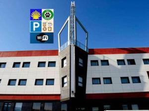 budynek z napisem wii na górze w obiekcie Hotel Naval Sestao w mieście Sestao