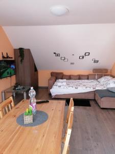 Posteľ alebo postele v izbe v ubytovaní Zita Apartman