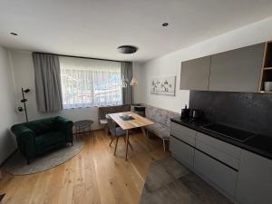 Posedenie v ubytovaní Haus St Anton - INKL PREMIUM SOMMERKARTE