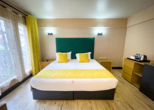 Postel nebo postele na pokoji v ubytování West Wood Hotel + 32 fotografií