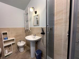 Koupelna v ubytování Sangemini Home
