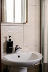 Koupelna v ubytování F9 Room 1, Private Double room with private bathroom in shared Flat