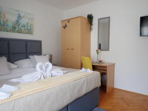 Posteľ alebo postele v izbe v ubytovaní Apartmani NIL