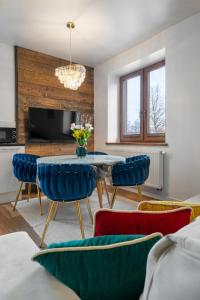 Televízia a/alebo spoločenská miestnosť v ubytovaní WILLA JAROSTA & SPA, AC -free parking