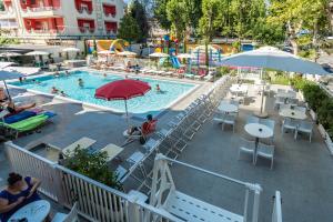 Πισίνα στο ή κοντά στο Hotel Aiglon