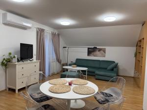 TV a/nebo společenská místnost v ubytování Apartman Magnolia