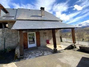 Nespecifikovaný výhled na hory nebo výhled na hory při pohledu z prázdninového domu