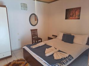 A bed or beds in a room at Anilio Rooms