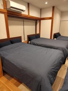 Postel nebo postele na pokoji v ubytování ロンリープラネッツ一休