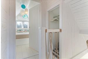 Ванная комната в Jonkerstee 216 - Ouddorp +39 фотографий