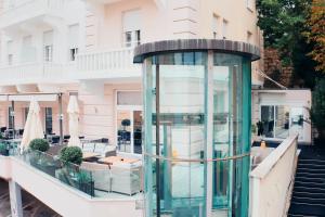 Ein Balkon oder eine Terrasse in der Unterkunft ASTORIA Hotel Opatija