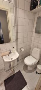 Phòng tắm tại Nice 1 bedroom apartment in Oslo Sentrum +6 ảnh