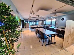 Restaurace v ubytování CIS de Champagne - Ethic Etapes + 23 fotografií