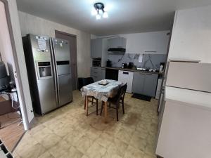 Kuchyň nebo kuchyňský kout v ubytování Replonges entre A6 et A40
