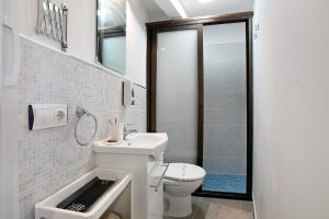Bilik mandi di Bisangel House +20 gambar