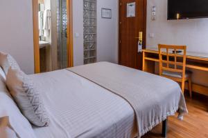 Voodi või voodid majutusasutuse Hotel Serrano toas