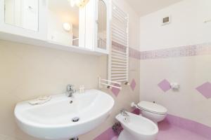 Ένα μπάνιο στο Casa Vacanze La Rosa Del Mare +43 φωτογραφίες