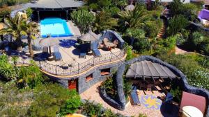an aerial view of a house with a swimming pool at CONCHA - Sonnenbett, Sauna, traumhafter Meerblick, beheizter Pool, Billiard, Tischtennis in La Asomada