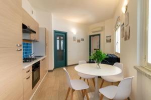 Η κουζίνα ή μικρή κουζίνα στο Sa Domu Pitticca +13 φωτογραφίες