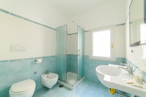 A bathroom at LUIMAR Holiday House Még 32 kép