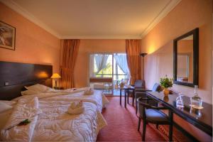 Postel nebo postele na pokoji v ubytování Hôtel Le Semiramis Marrakech by Bravia Hotels