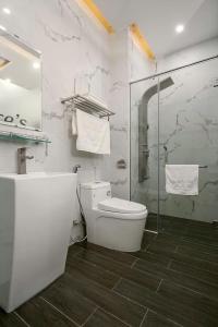 Koupelna v ubytování My Suites Da Nang Bed and Bath